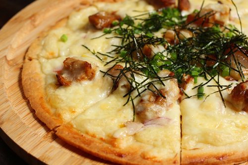 くんちゃまベーコンとトマトのピザ